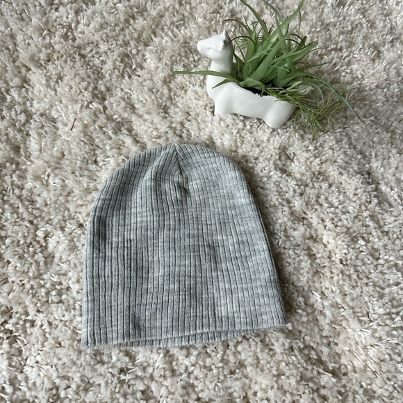 Simple, knitted, light gray fall autumn beanie cozy comfy hat. - Picture 1 of 2